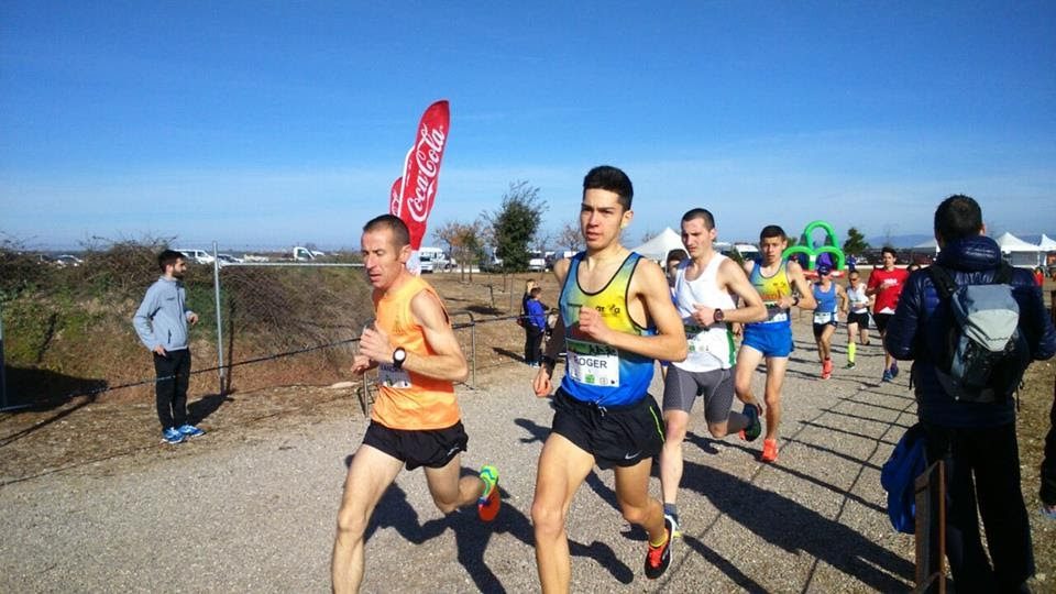 Roger compitiendo en un cross