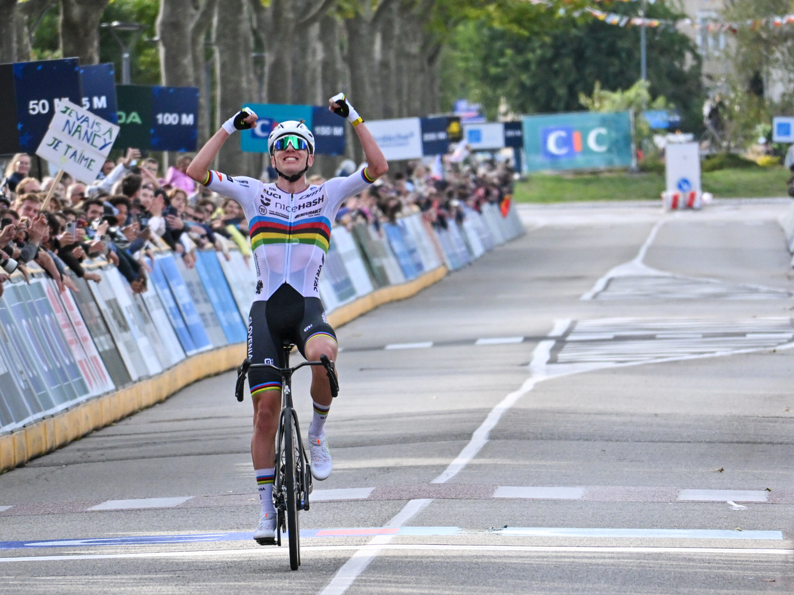 Tadej_Pogacar_win_-_2025_European_road_Championship_-_Men_Elite_-_Guilherand-Granges